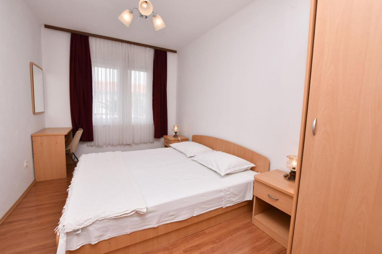 Apartments And Room Kiko Primošten Exterior foto