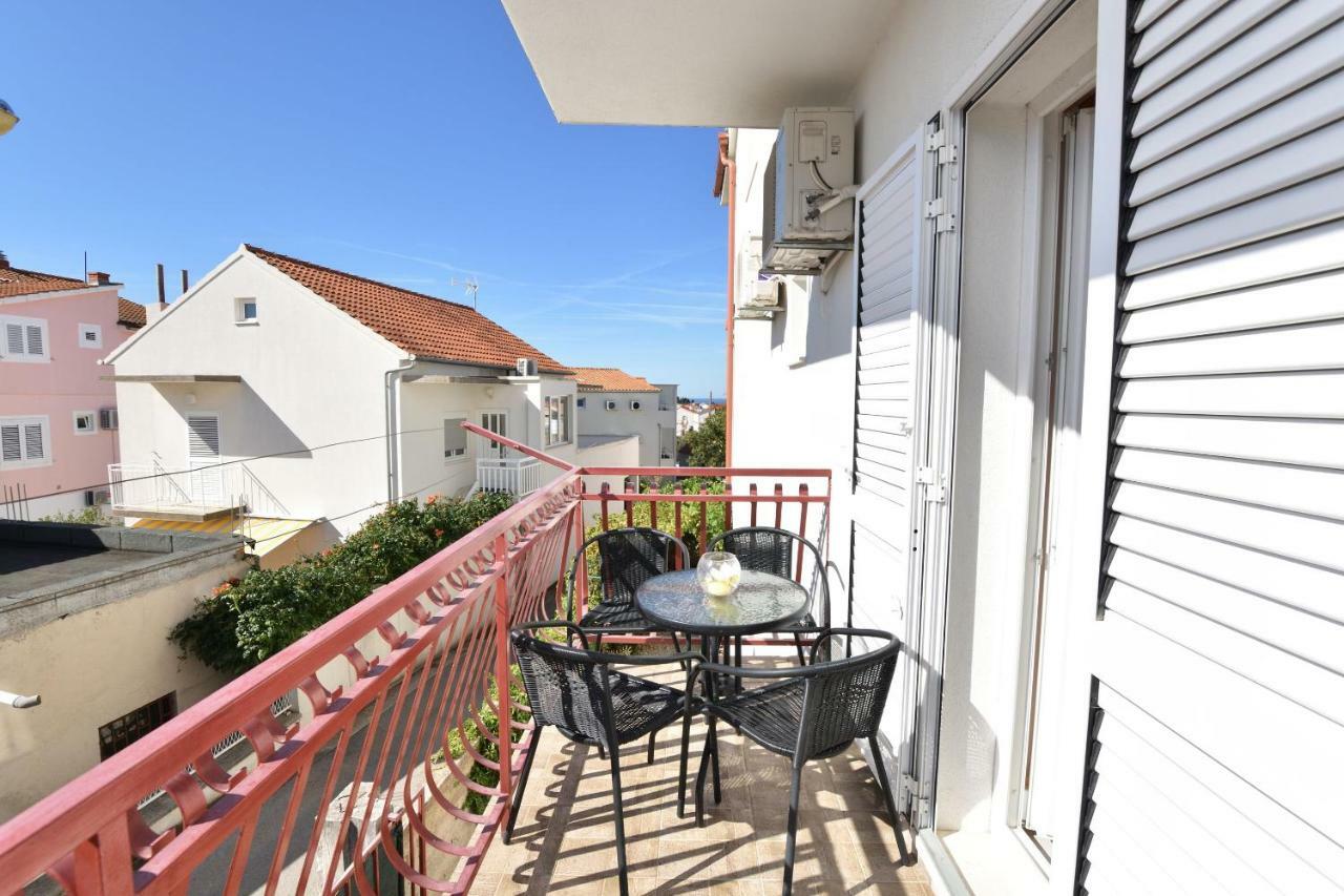 Apartments And Room Kiko Primošten Exterior foto