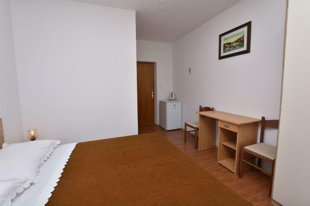 Apartments And Room Kiko Primošten Exterior foto