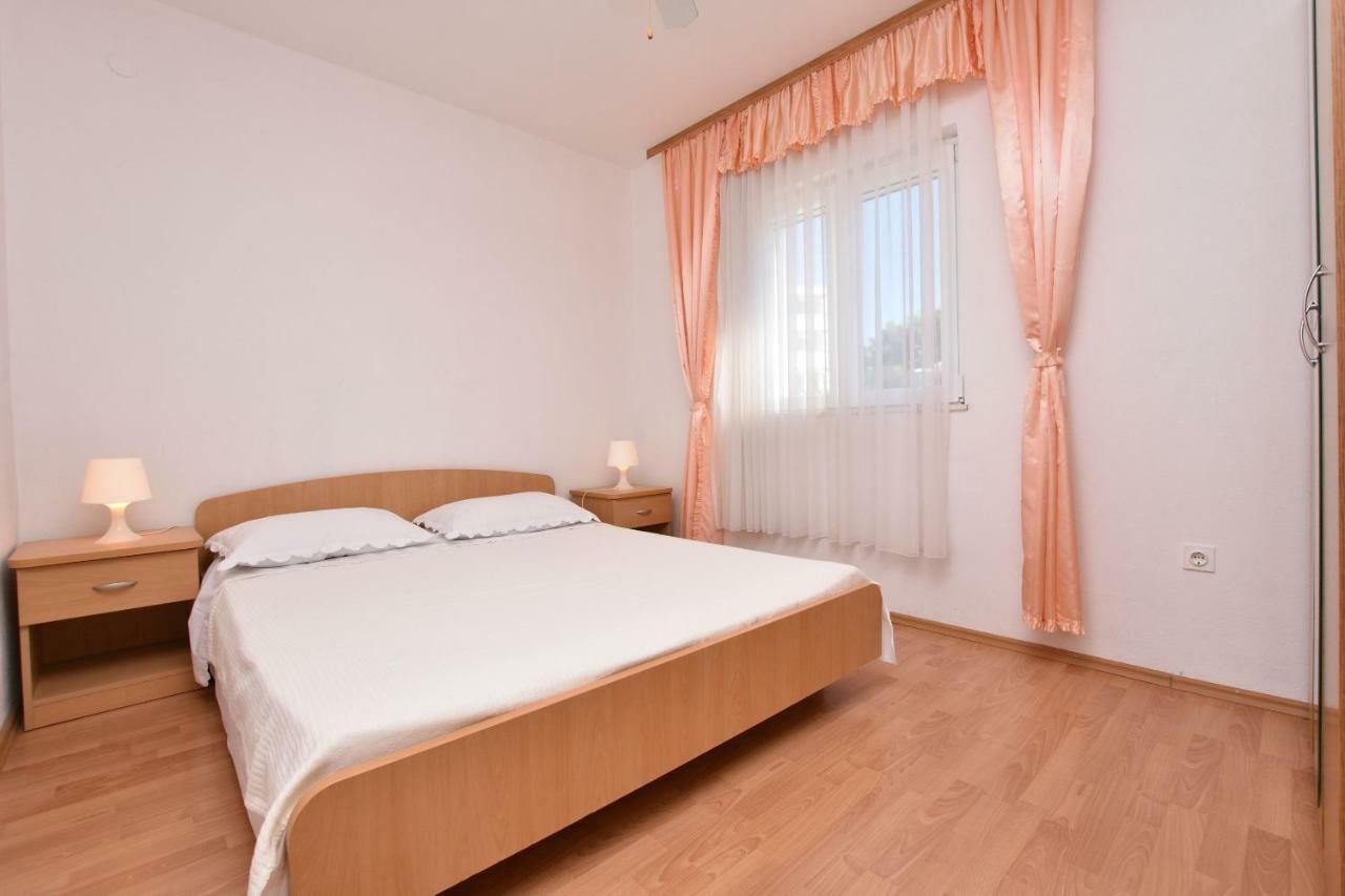Apartments And Room Kiko Primošten Exterior foto