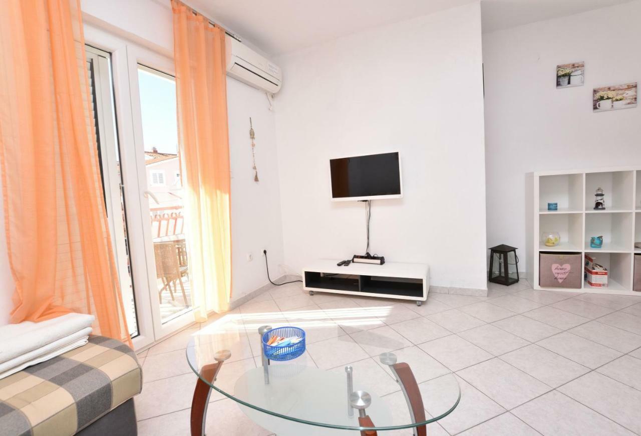 Apartments And Room Kiko Primošten Exterior foto