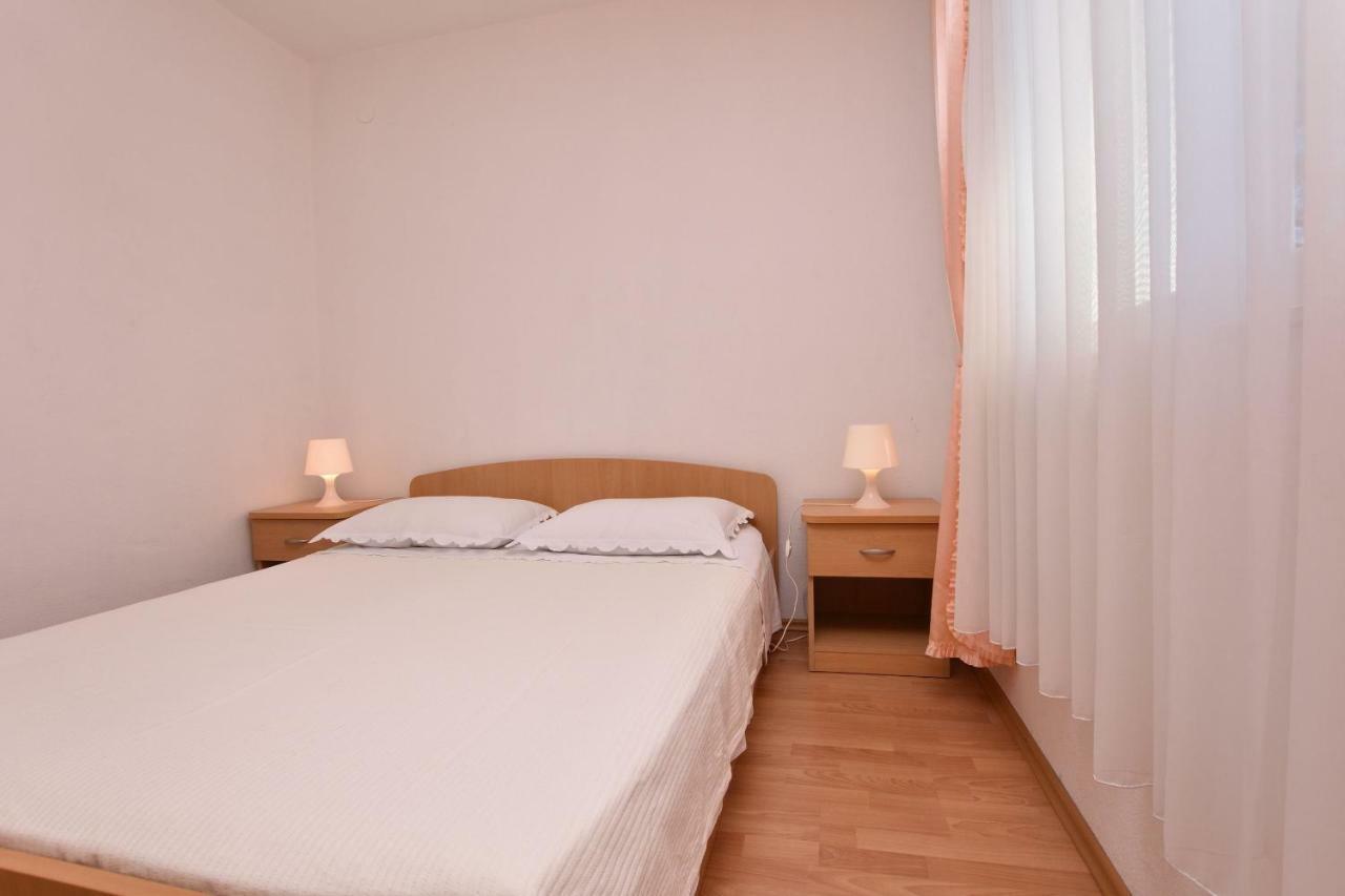Apartments And Room Kiko Primošten Exterior foto