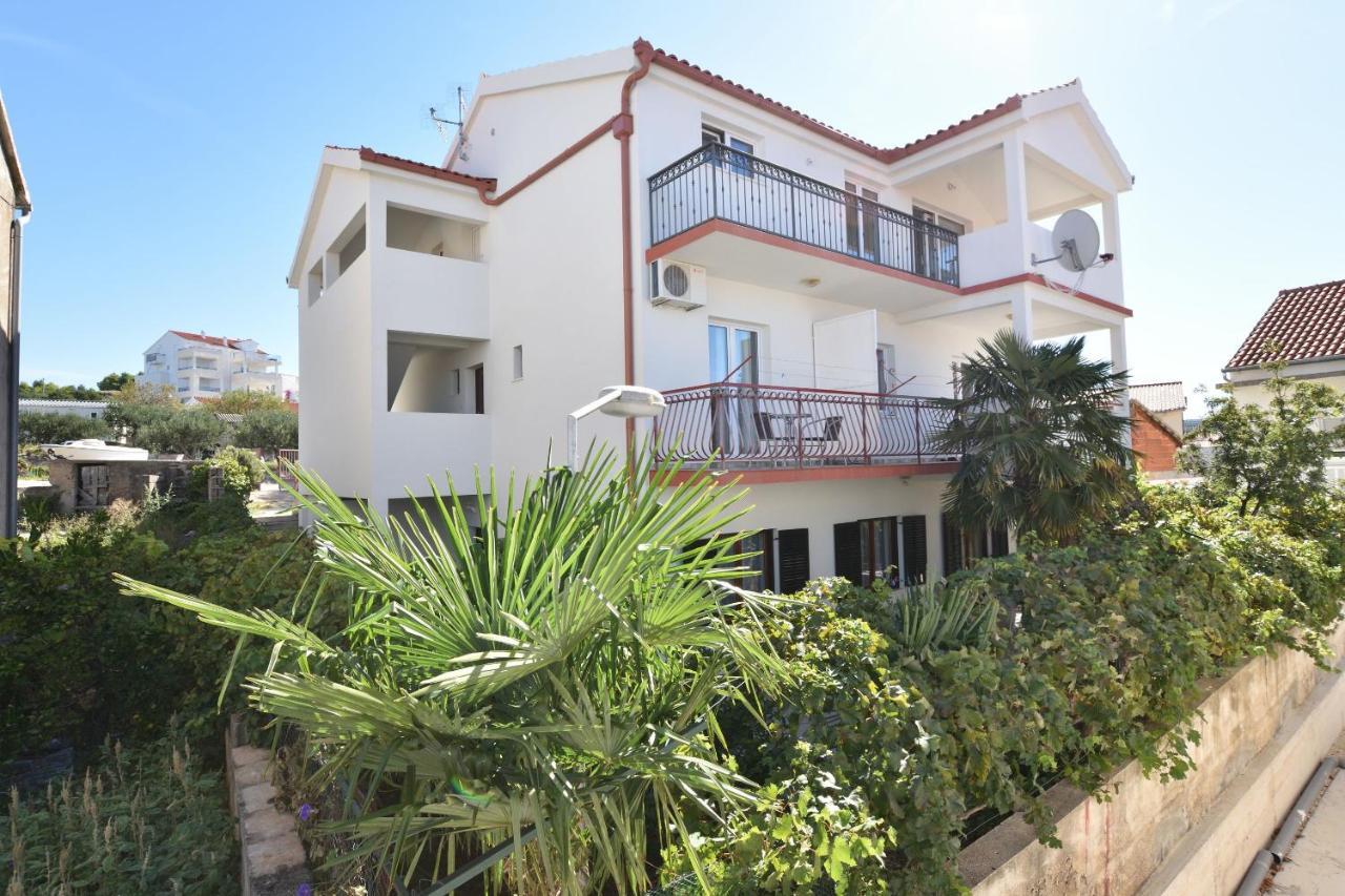 Apartments And Room Kiko Primošten Exterior foto